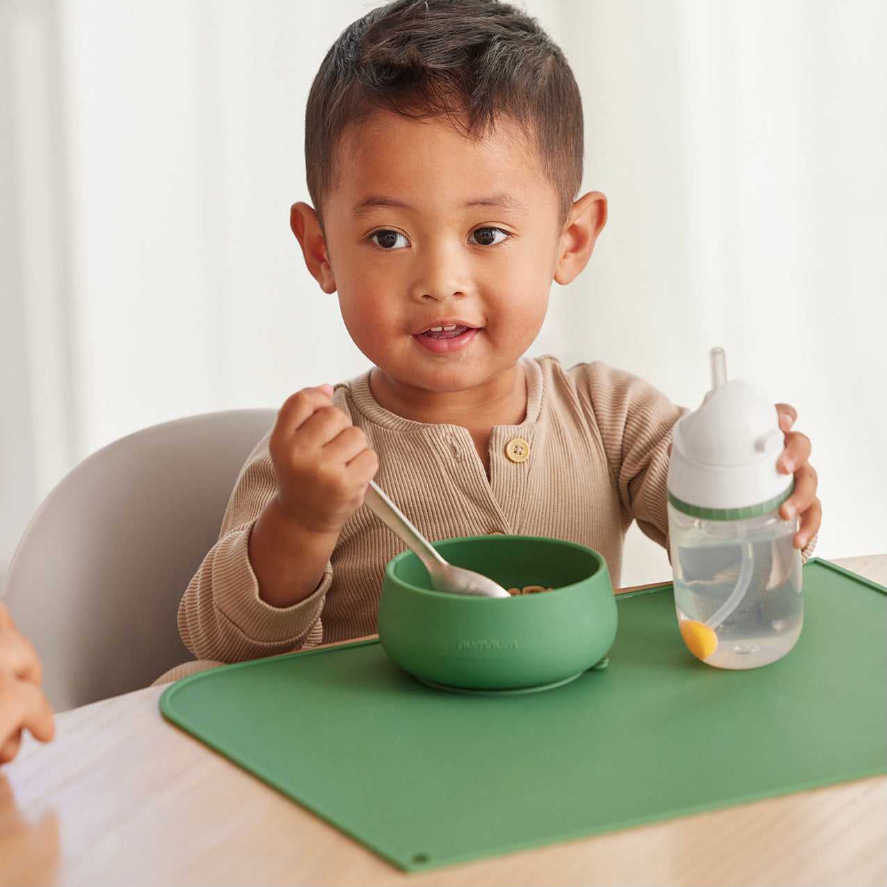 Baby Self Feeding Spoons and Beginner Bowls NumNum